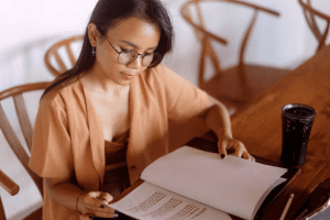 Philippine-Literature-Characteristics-lapisatpapel